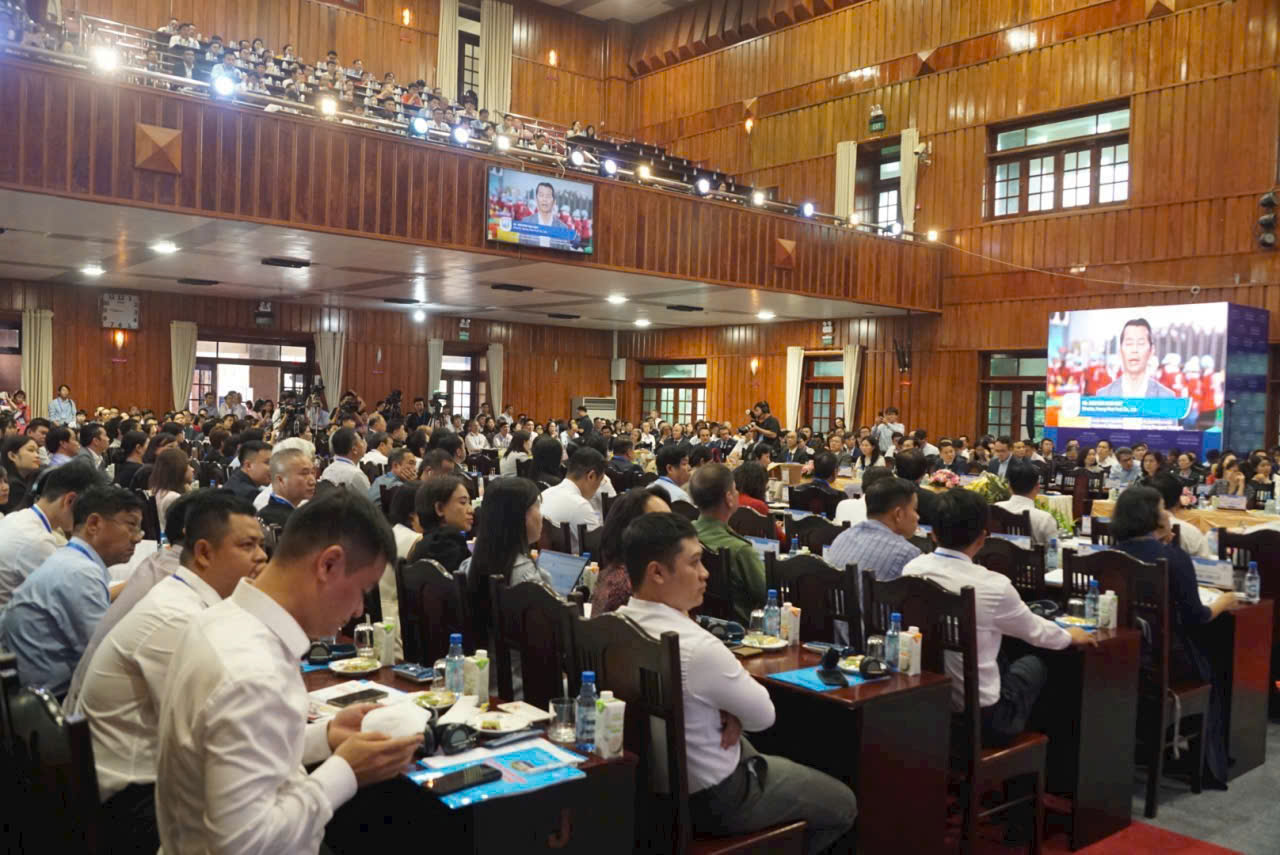 Toàn cảnh hội trường