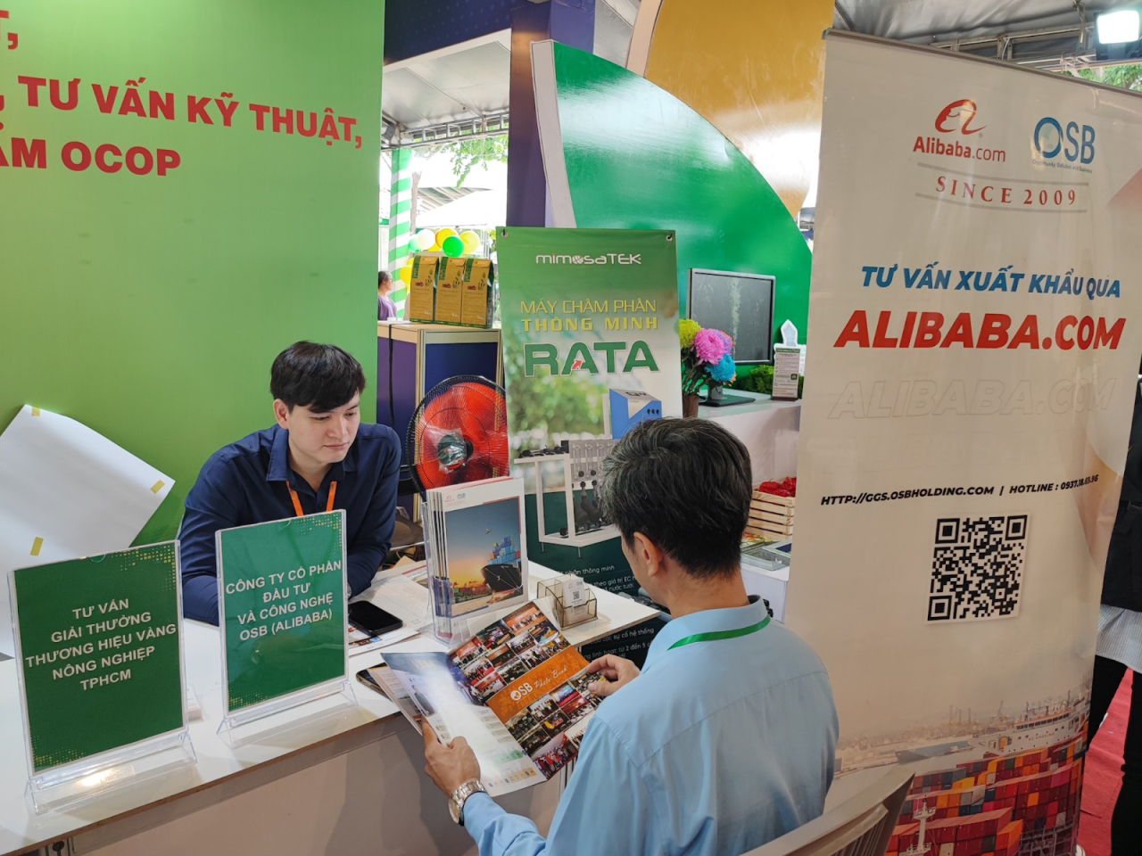 Hình ảnh khách hàng được tư vấn dịch vụ Alibaba.com