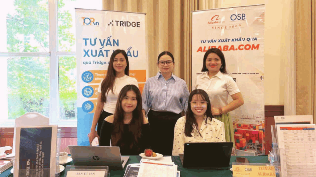 Gian hàng OSB tư vấn dịch vụ xuất khẩu qua Alibaba.com và Tridge tại sự kiện