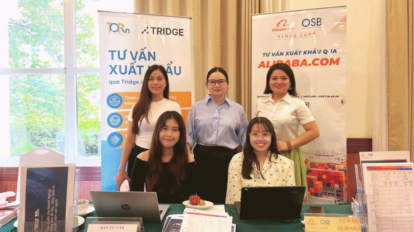 Gian hàng OSB tư vấn dịch vụ xuất khẩu qua Alibaba.com và Tridge tại sự kiện